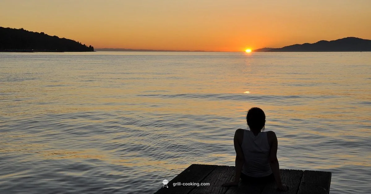Waterfront Grill on Dock - Grill Cooking
